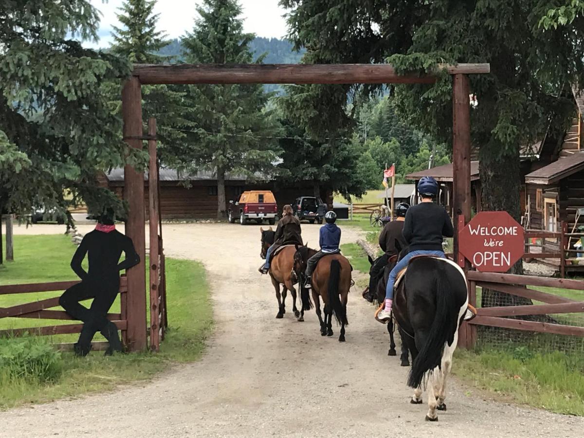 Wells Gray Guest Ranch Hotel Clearwater Buitenkant foto